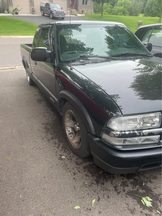 2003 Chevrolet S-10 - Image 2 of 5