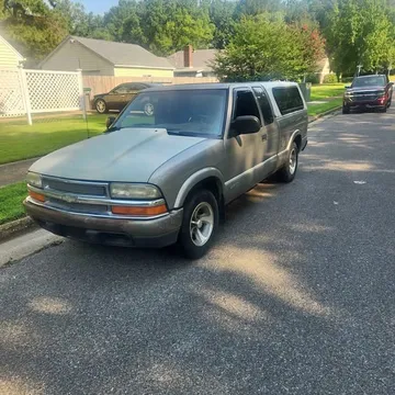 2003 Chevrolet S10 Extended Cab LS Pickup 3D 6 ft