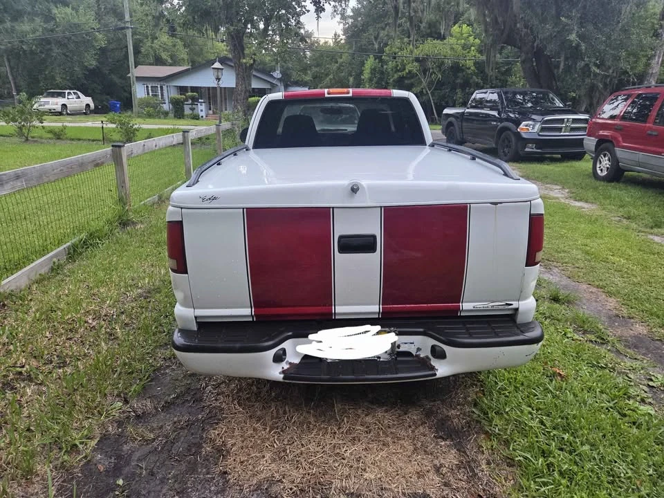 2003 Chevrolet S-10 - Image 8 of 13