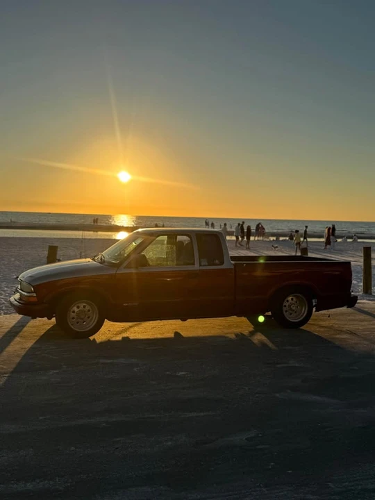 2003 Chevrolet S-10 - Image 2 of 3
