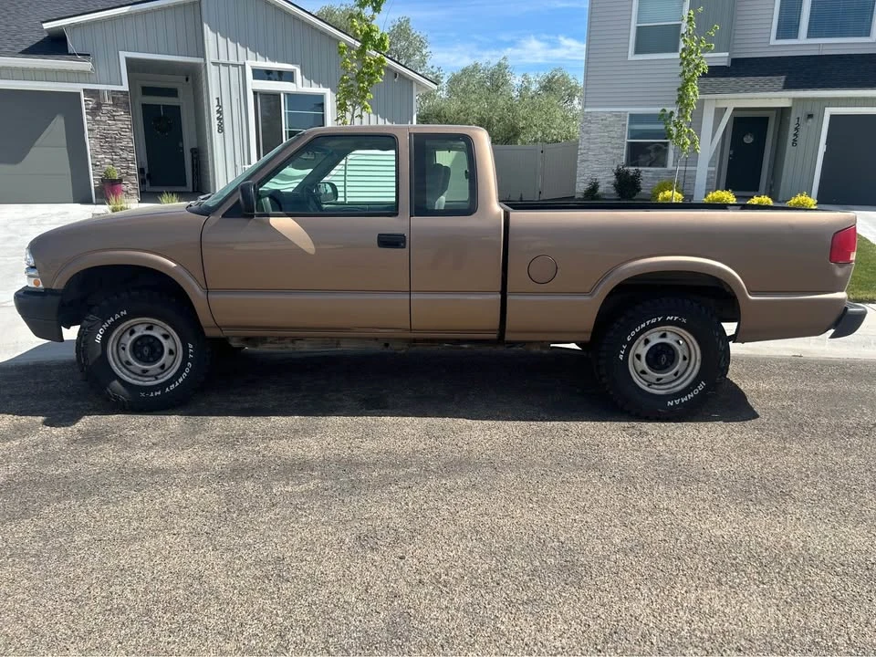 2003 Chevrolet S-10 - Image 2 of 6