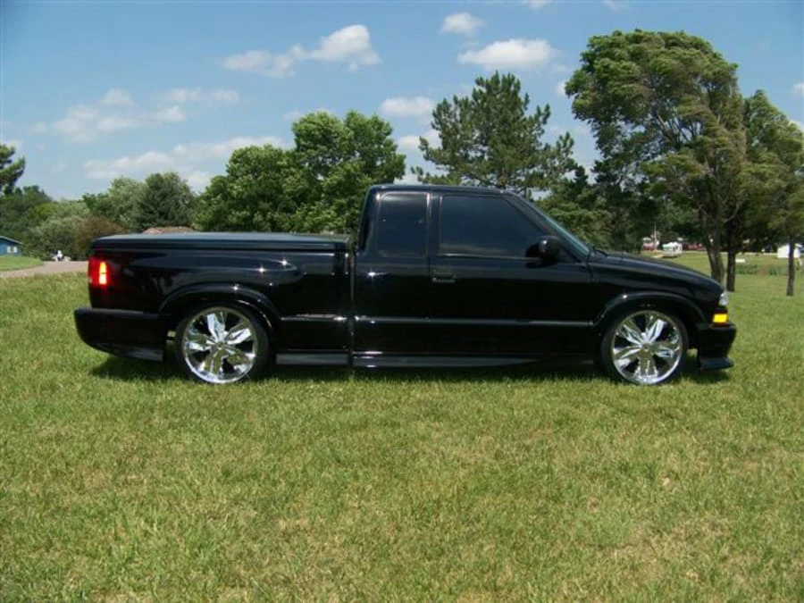 2003 Chevrolet S-10 - Image 2 of 7