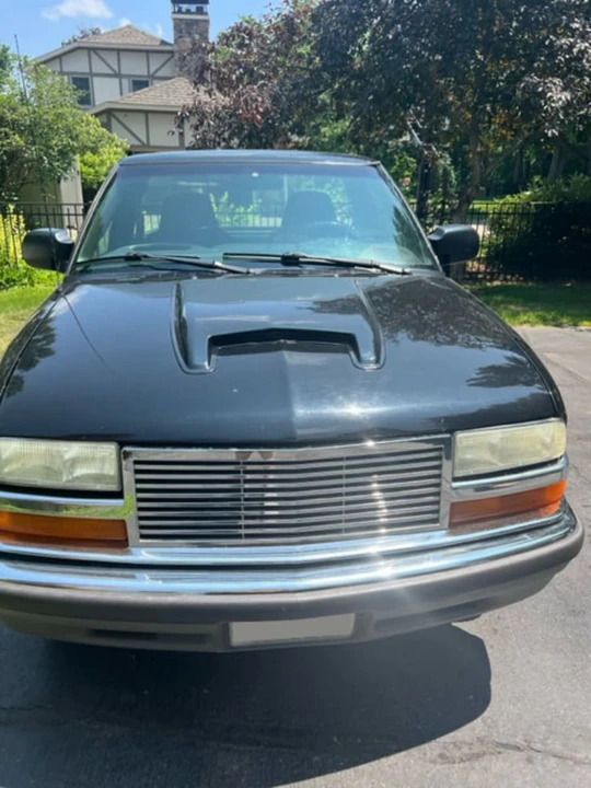 2003 Chevrolet S-10 - Image 2 of 5