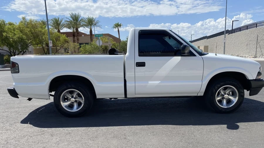 2003 Chevrolet S-10 - Image 2 of 16