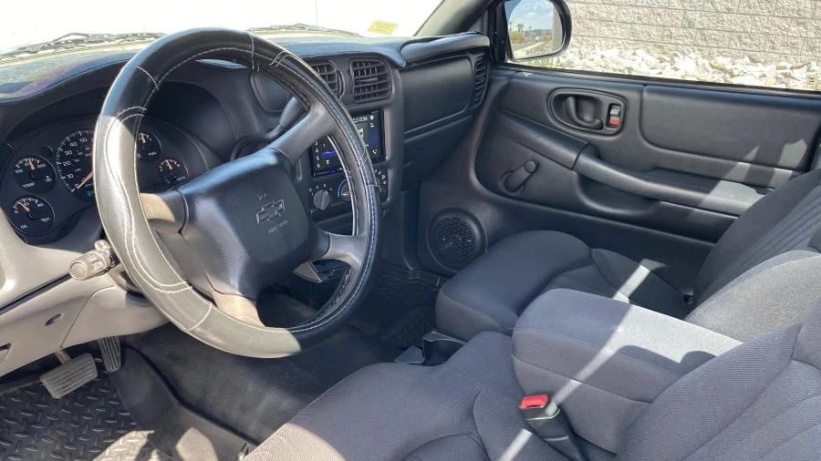 2003 Chevrolet S-10 - Image 4 of 16
