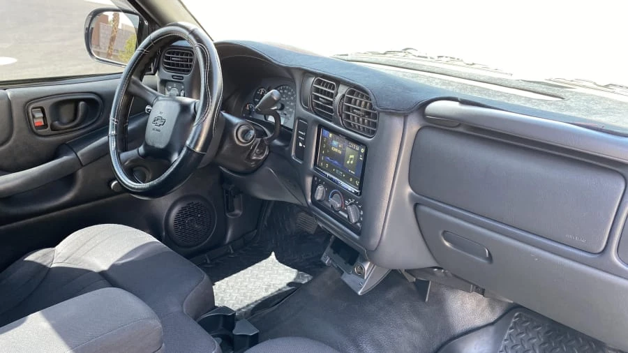 2003 Chevrolet S-10 - Image 8 of 16
