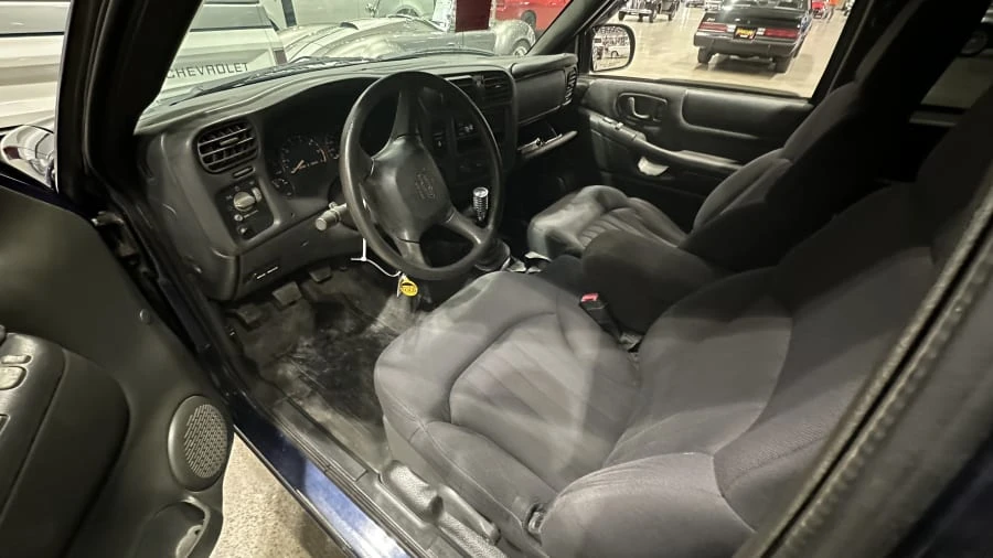 2003 Chevrolet S-10 - Image 3 of 4