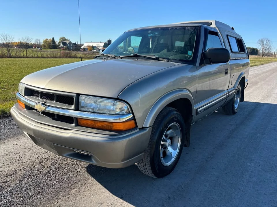 2003 Chevrolet S-10 - Image 2 of 12
