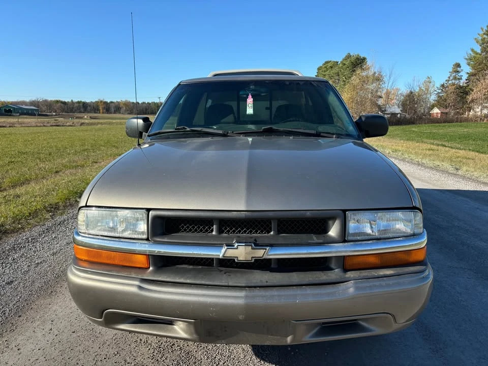 2003 Chevrolet S-10 - Image 8 of 12