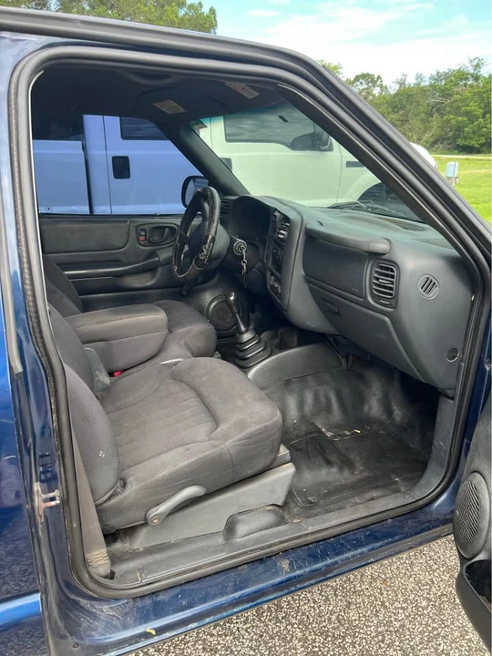 2003 Chevrolet S-10 - Image 6 of 12