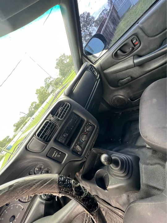 2003 Chevrolet S-10 - Image 8 of 12