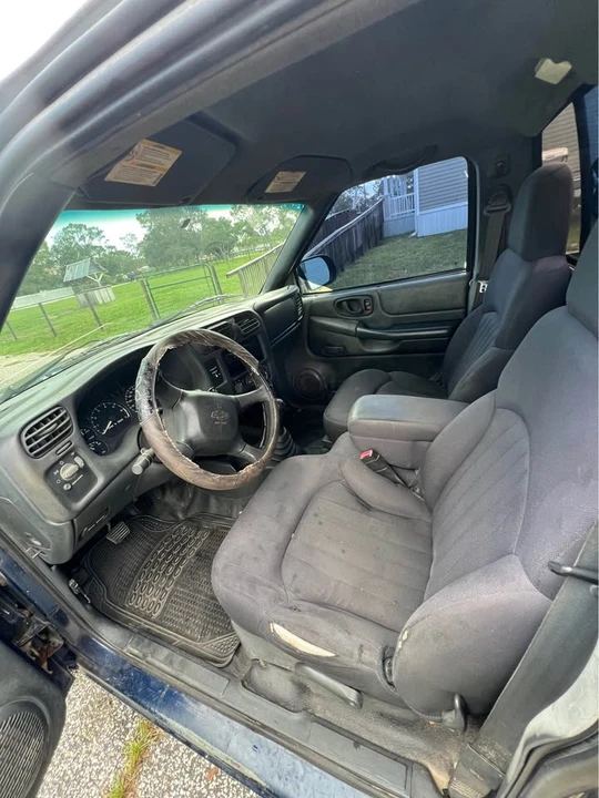 2003 Chevrolet S-10 - Image 9 of 12