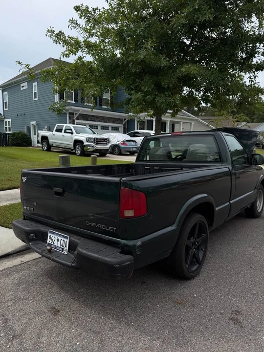 2003 Chevrolet S-10 - Image 2 of 3