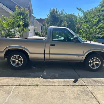 2003 Chevrolet S10 LS Regular Cab Pickup