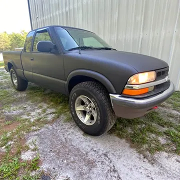 2003 Chevrolet S10 Regular Cab LS Pickup 2D 6 ft