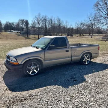 2003 Chevrolet S10 Regular Cab LS Pickup 2D 6 ft
