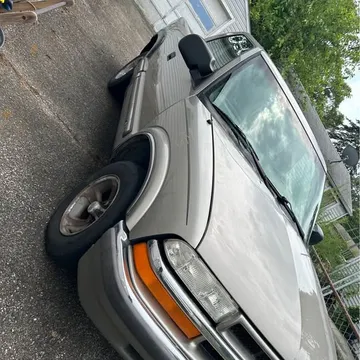 2003 Chevrolet S10 Regular Cab Pickup 2D 6 ft