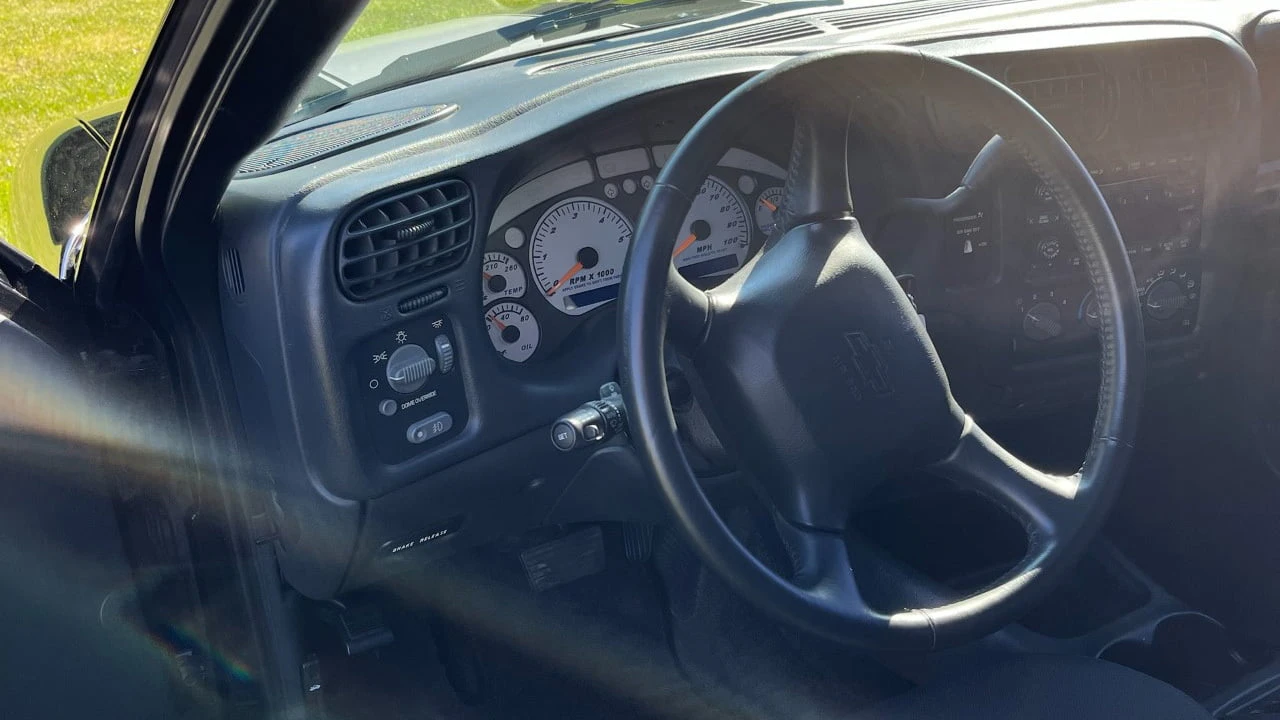 2003 Chevrolet S-10 - Image 3 of 10
