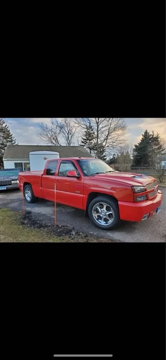 2003 Chevrolet SSR - Image 3 of 10