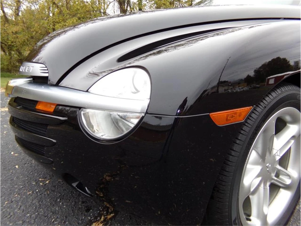 2003 Chevrolet SSR - Image 3 of 31
