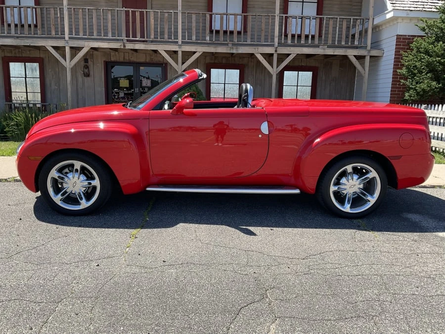 2003 Chevrolet SSR - Image 2 of 12