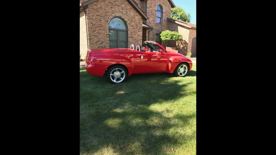 2003 Chevrolet SSR - Image 2 of 12