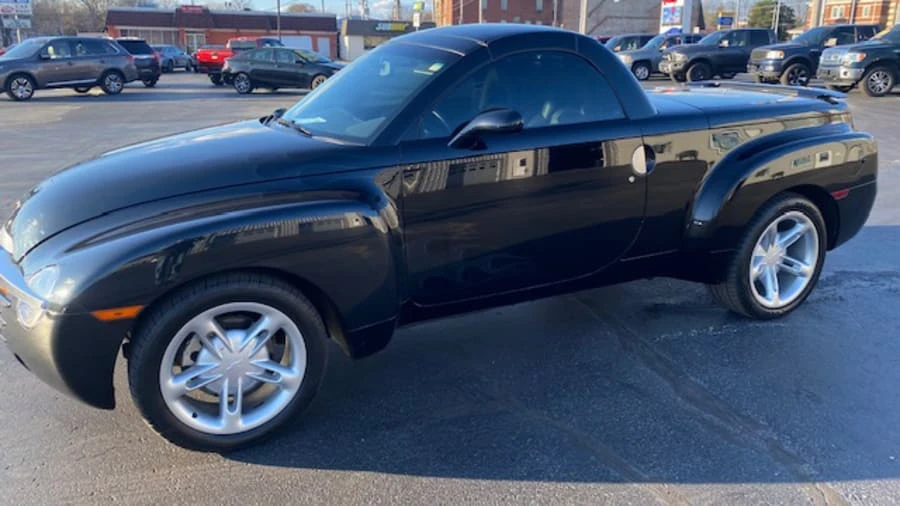 2003 Chevrolet SSR - Image 2 of 9