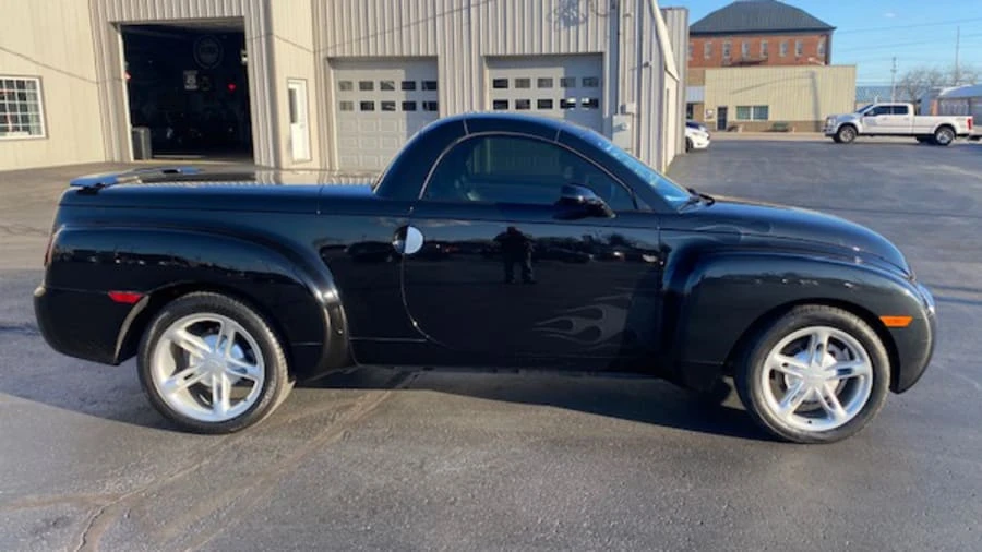 2003 Chevrolet SSR - Image 8 of 9