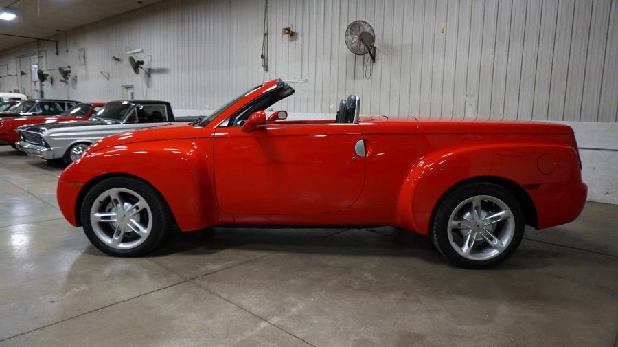 2003 Chevrolet SSR - Image 2 of 12