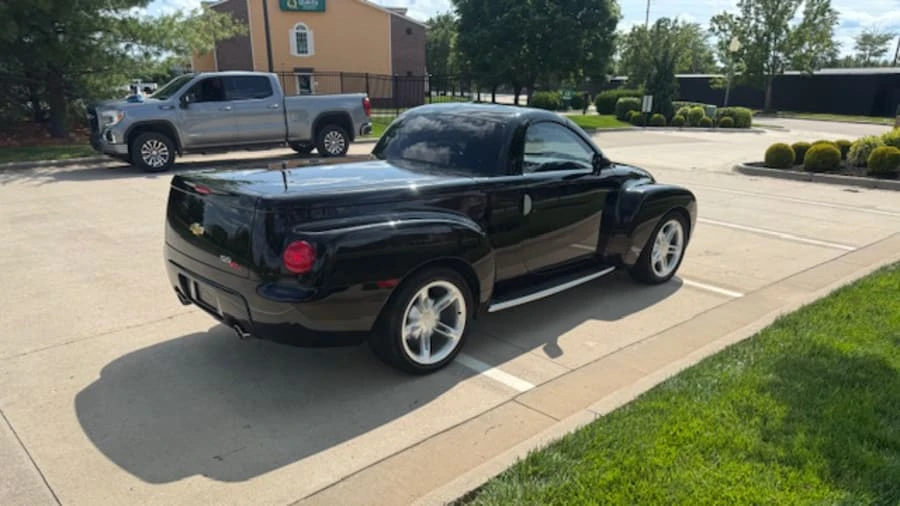 2003 Chevrolet SSR - Image 3 of 31