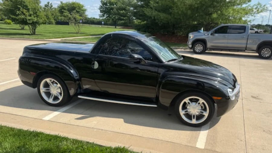 2003 Chevrolet SSR - Image 12 of 31