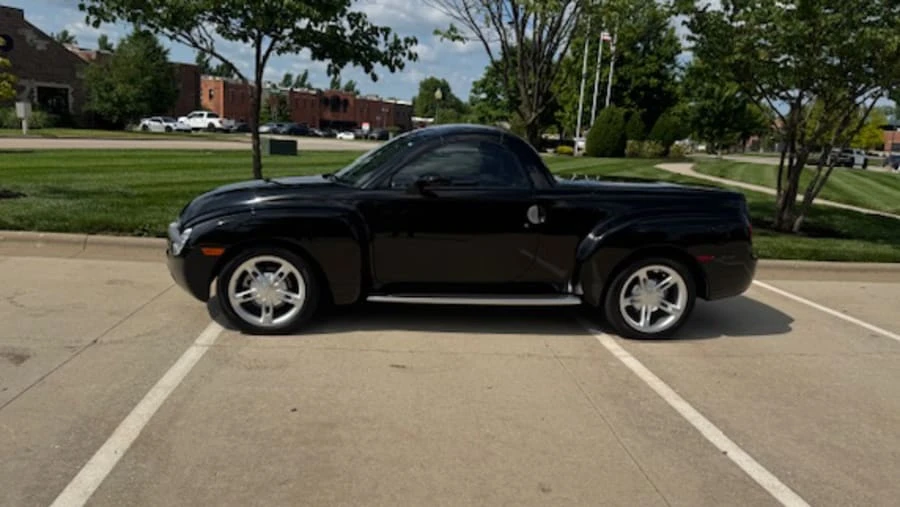 2003 Chevrolet SSR - Image 2 of 31