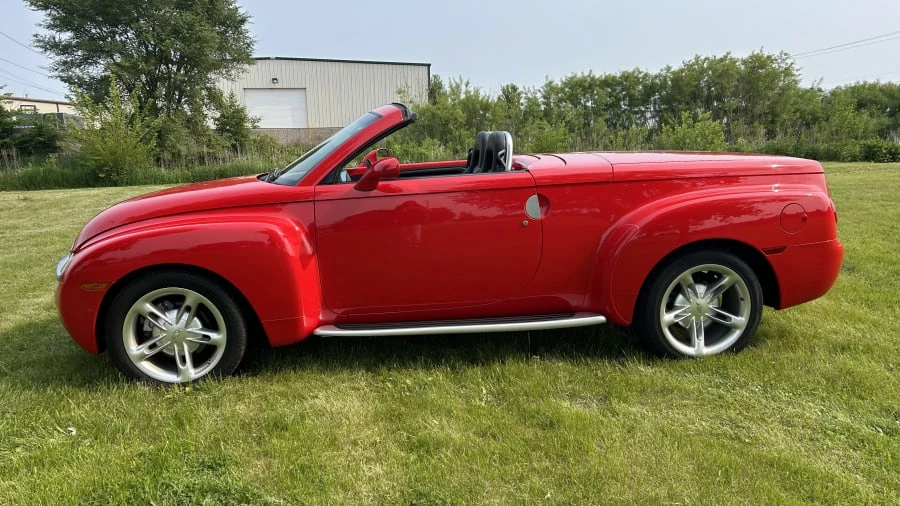 2003 Chevrolet SSR - Image 2 of 11
