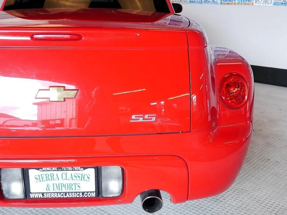 2003 Chevrolet SSR - Image 9 of 12