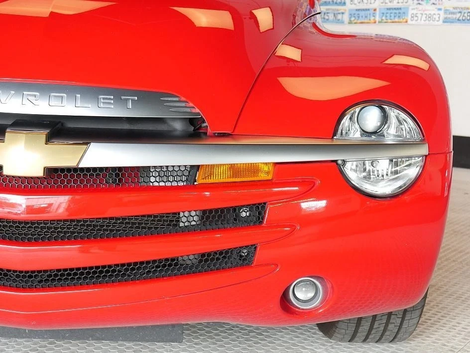 2003 Chevrolet SSR - Image 6 of 12