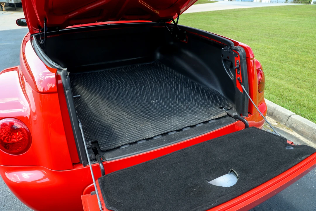 2003 Chevrolet SSR - Image 30 of 31