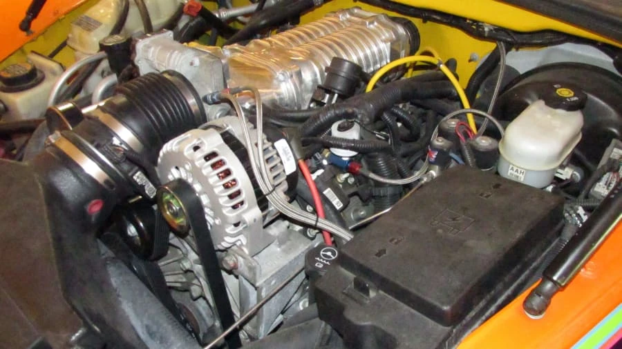 2003 Chevrolet SSR - Image 8 of 12