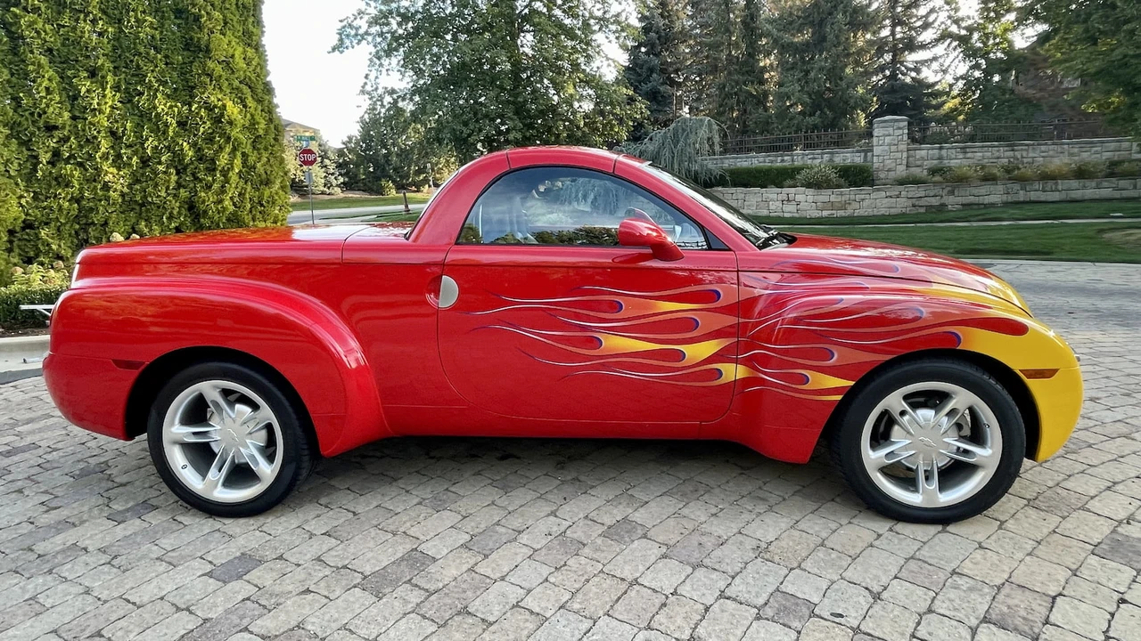 2003 Chevrolet SSR - Image 2 of 21