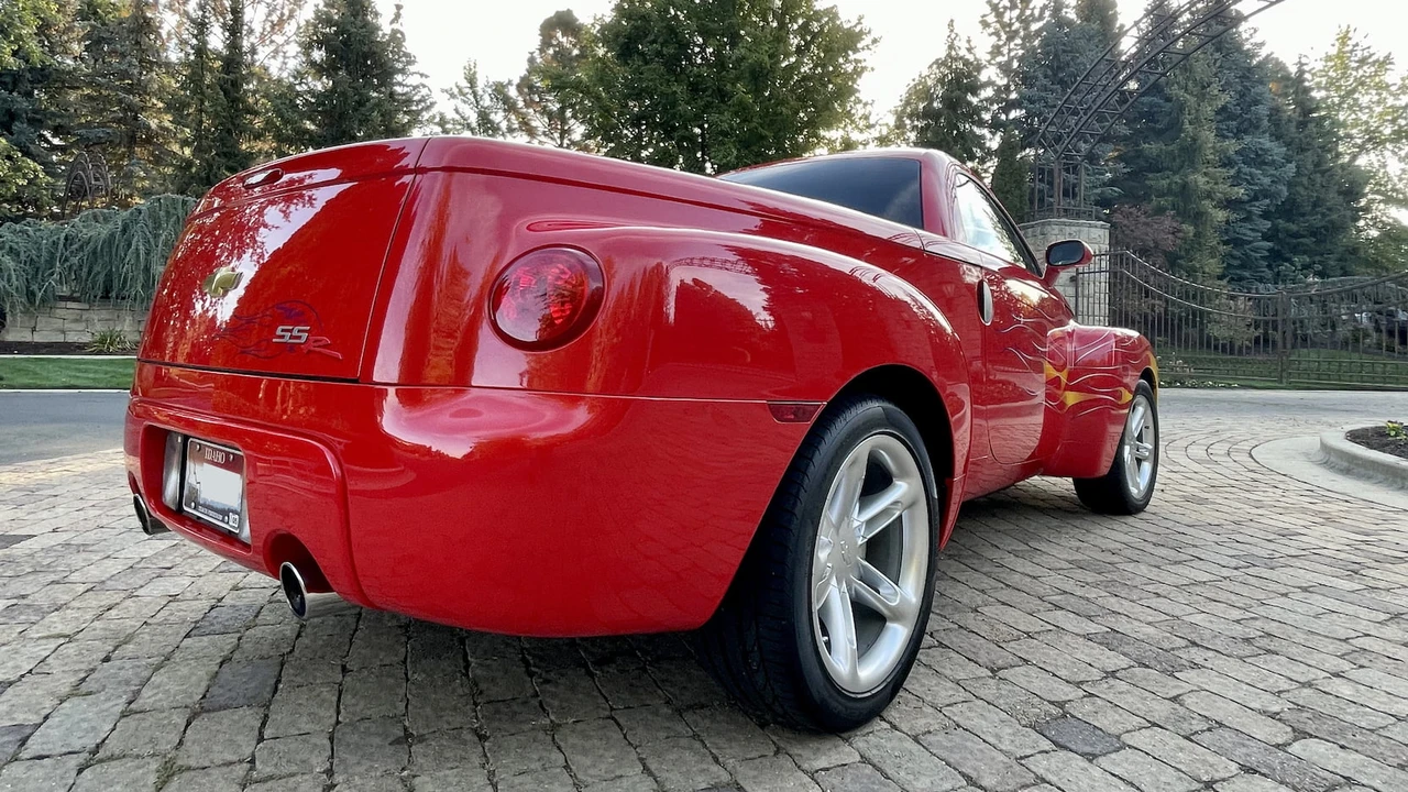 2003 Chevrolet SSR - Image 3 of 21