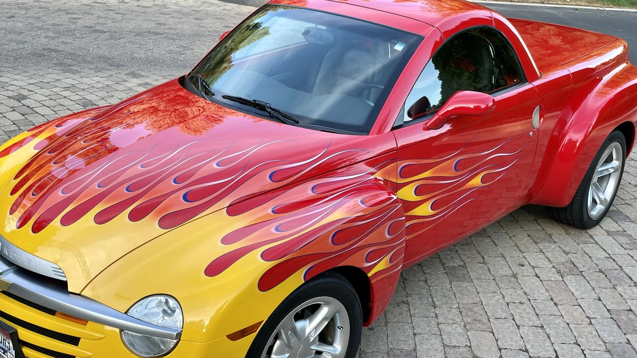 2003 Chevrolet SSR - Image 13 of 21