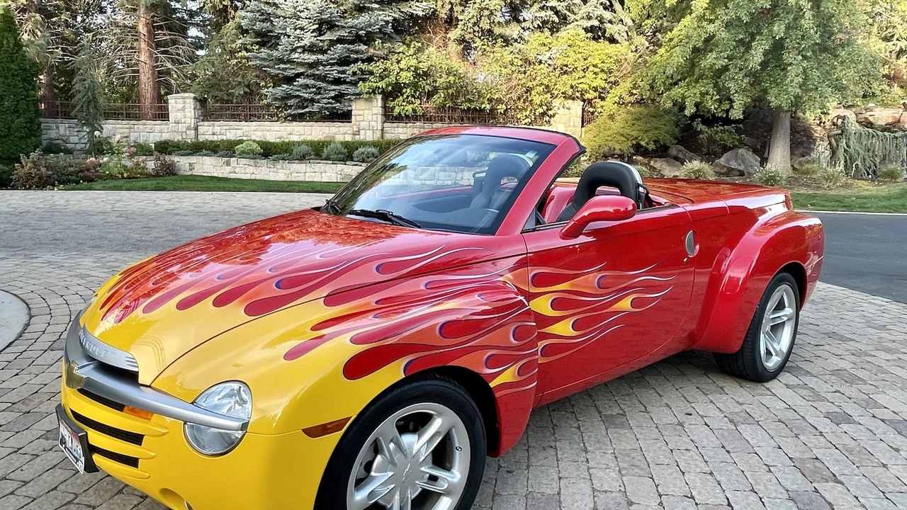 2003 Chevrolet SSR - Image 16 of 21