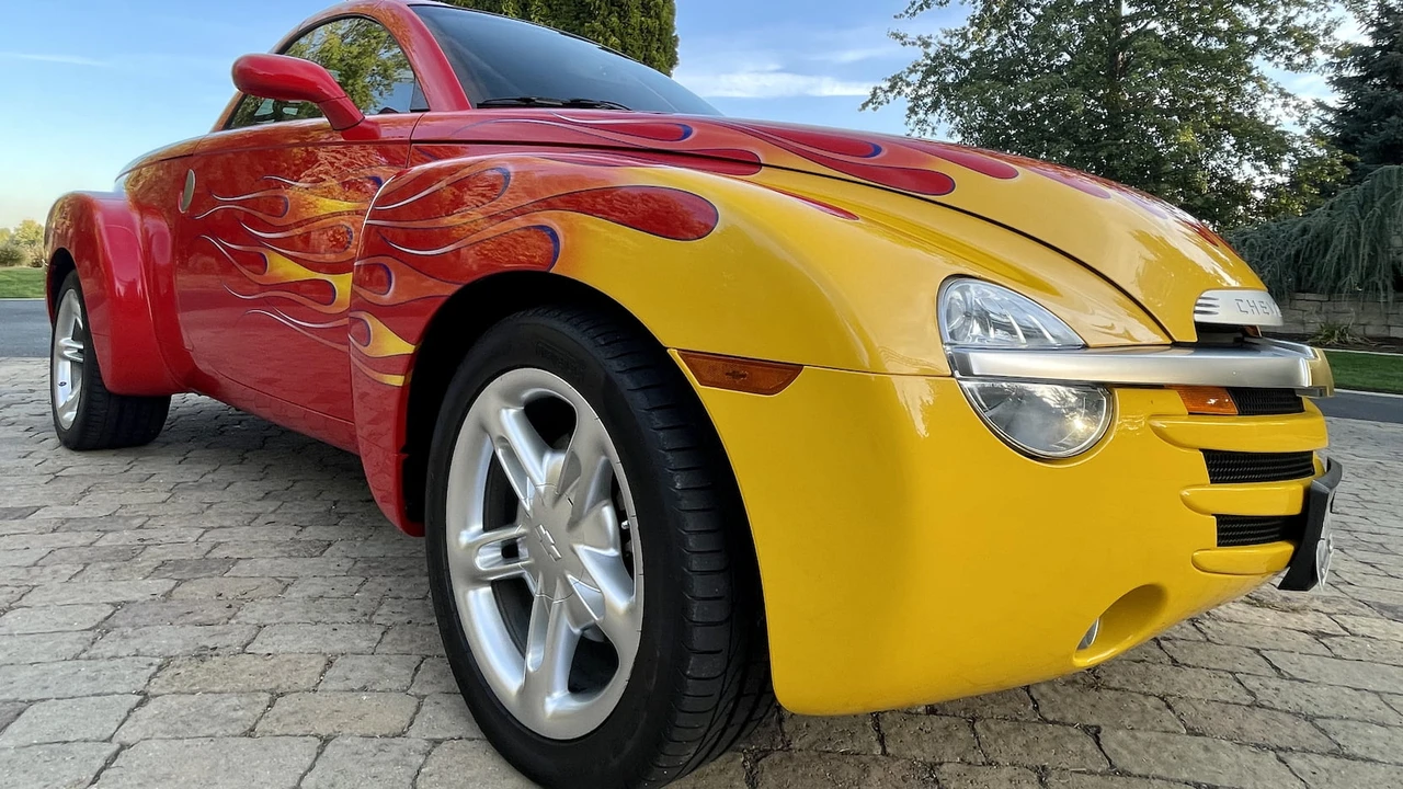 2003 Chevrolet SSR - Image 18 of 21