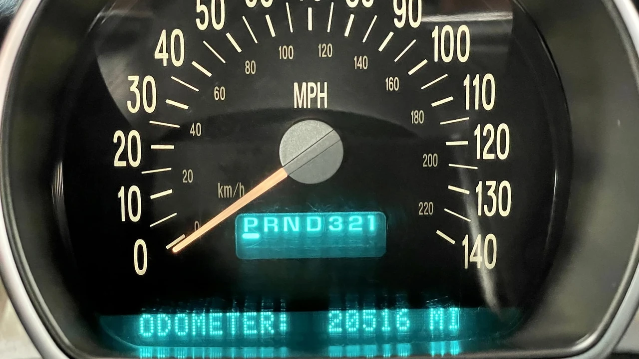 2003 Chevrolet SSR - Image 19 of 21