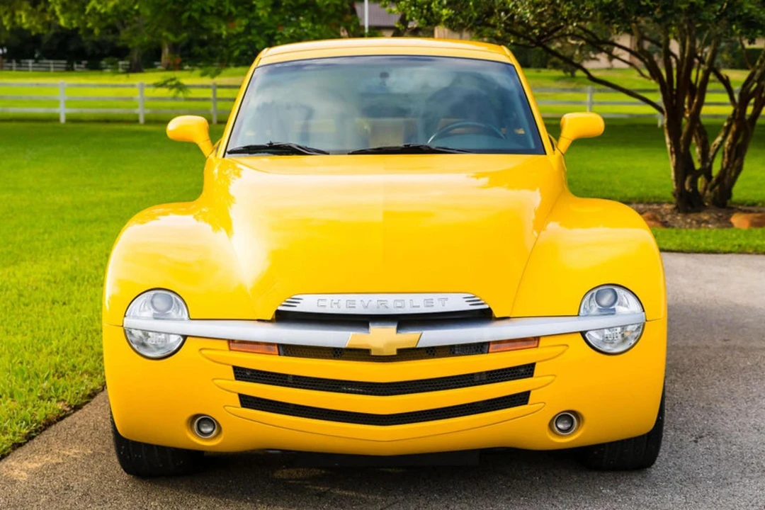 2003 Chevrolet SSR - Image 2 of 27