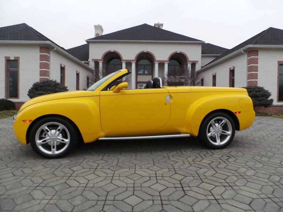 2003 Chevrolet SSR - Image 2 of 12