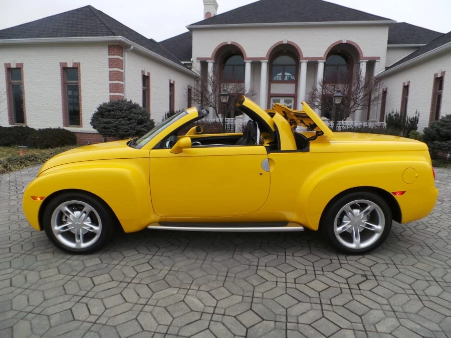 2003 Chevrolet SSR - Image 11 of 12