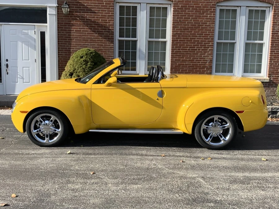 2003 Chevrolet SSR - Image 2 of 10