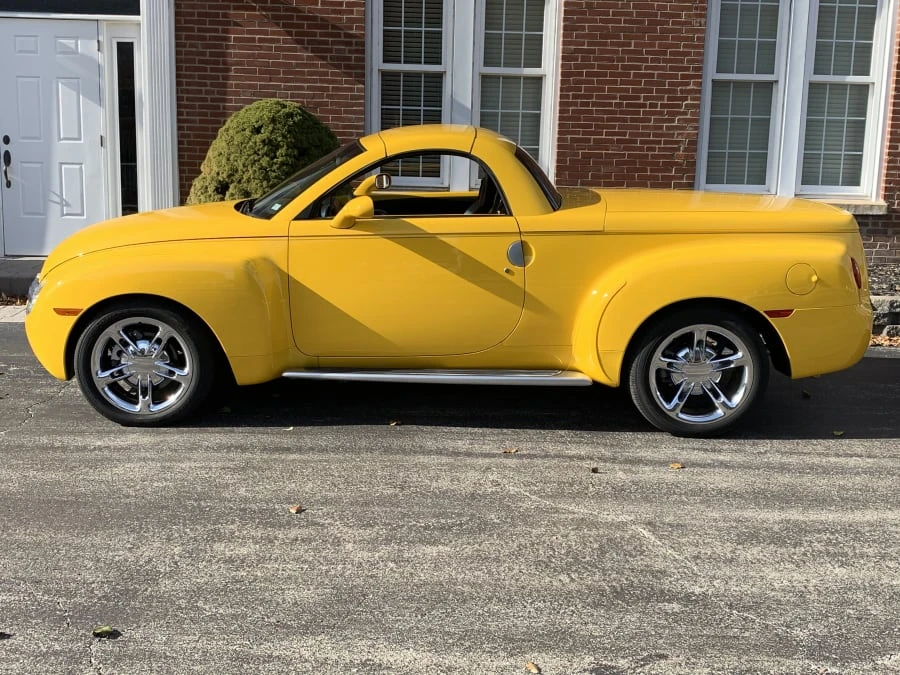 2003 Chevrolet SSR - Image 9 of 10