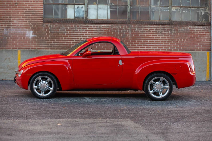 2003 Chevrolet SSR - Image 2 of 26