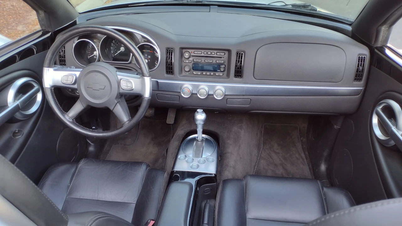2003 Chevrolet SSR - Image 4 of 17